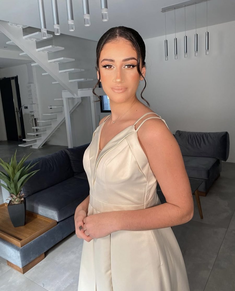 Maquillage réalisé par Saileyss — look soirée élégant, teint satiné